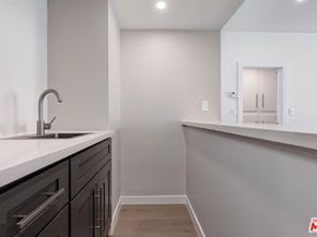 8568 Burton Way 301, Los Angeles CA 90048