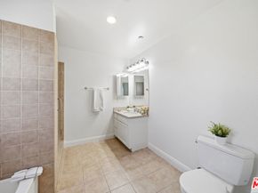 956 S Wilton Place 203, Los Angeles CA 90019