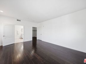 956 S Wilton Place 203, Los Angeles CA 90019