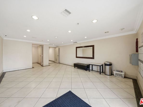 956 S Wilton Place 203, Los Angeles CA 90019