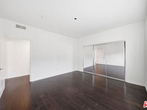 956 S Wilton Place 203, Los Angeles CA 90019
