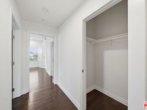 956 S Wilton Place 203, Los Angeles CA 90019