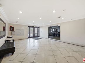 956 S Wilton Place 203, Los Angeles CA 90019