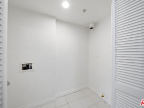 956 S Wilton Place 203, Los Angeles CA 90019