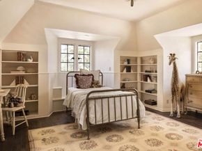 4934 Queen Florence Lane, Woodland Hills CA 91364