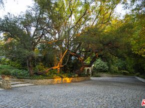 4934 Queen Florence Lane, Woodland Hills CA 91364
