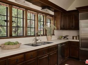 4934 Queen Florence Lane, Woodland Hills CA 91364