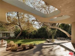 800 Brooktree Road, Pacific Palisades CA 90272