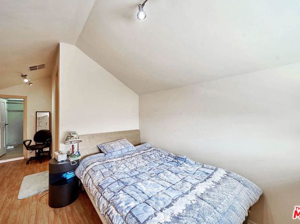 1124 S Manhattan Place, Los Angeles CA 90019