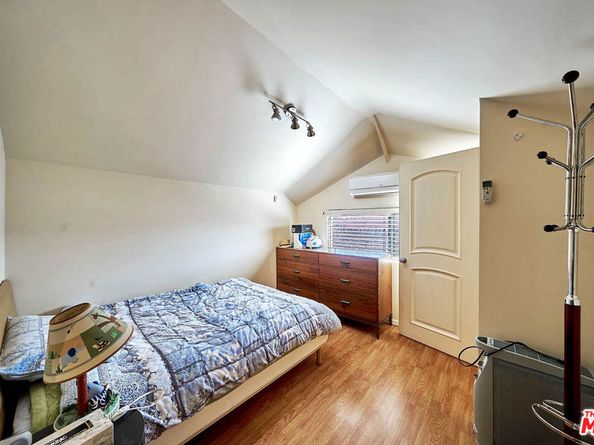 1124 S Manhattan Place, Los Angeles CA 90019