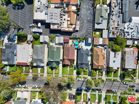 1124 S Manhattan Place, Los Angeles CA 90019