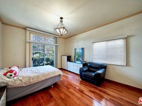 1124 S Manhattan Place, Los Angeles CA 90019