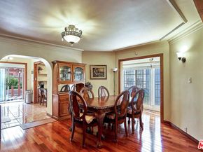 1124 S Manhattan Place, Los Angeles CA 90019