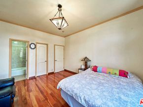 1124 S Manhattan Place, Los Angeles CA 90019