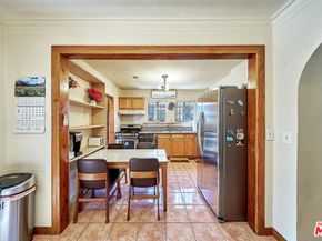 1124 S Manhattan Place, Los Angeles CA 90019
