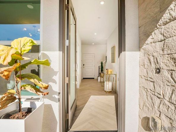 2868 Avella Cir, San Diego CA 92108