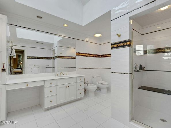 39 Running Brook Lane, New Canaan CT 06840