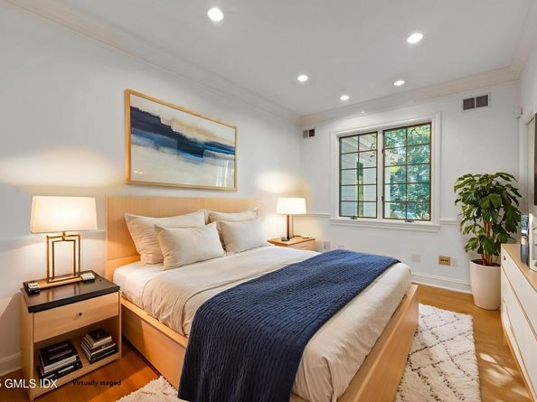 39 Running Brook Lane, New Canaan CT 06840