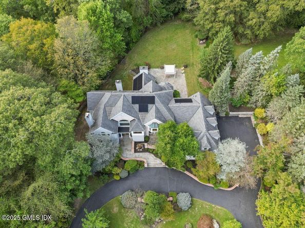 39 Running Brook Lane, New Canaan CT 06840