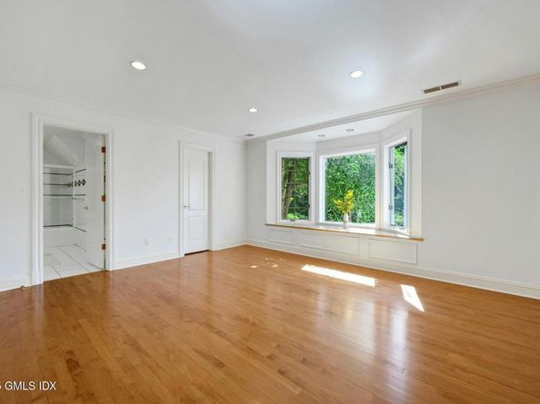 39 Running Brook Lane, New Canaan CT 06840