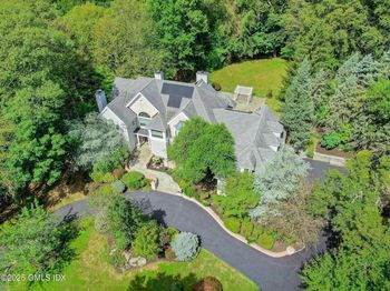 39 Running Brook Lane