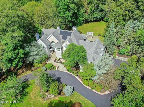 39 Running Brook Lane, New Canaan CT 06840