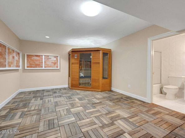 39 Running Brook Lane, New Canaan CT 06840