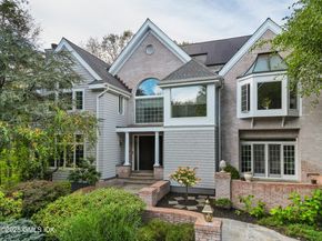 39 Running Brook Lane, New Canaan CT 06840