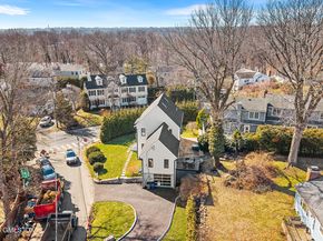 31 Thornhill Road, Riverside CT 06878