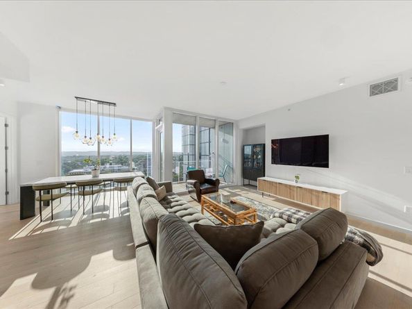 313 W 17th ST 1204, Austin TX 78701