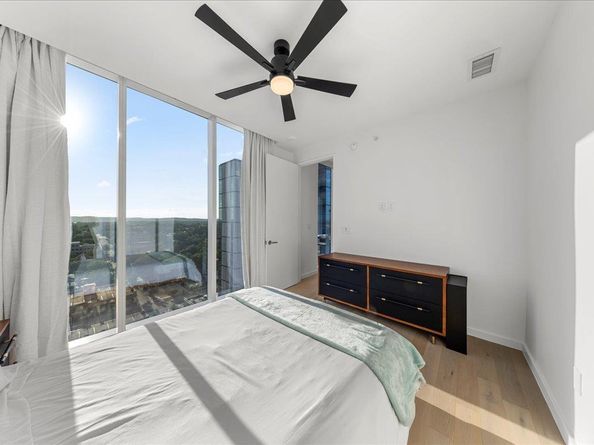 313 W 17th ST 1204, Austin TX 78701
