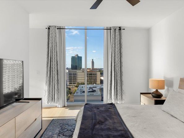 313 W 17th ST 1204, Austin TX 78701