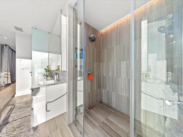 313 W 17th ST 1204, Austin TX 78701