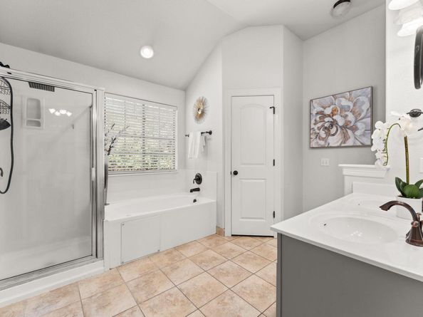 202 Dunkeld DR, Spicewood TX 78669