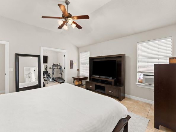 202 Dunkeld DR, Spicewood TX 78669