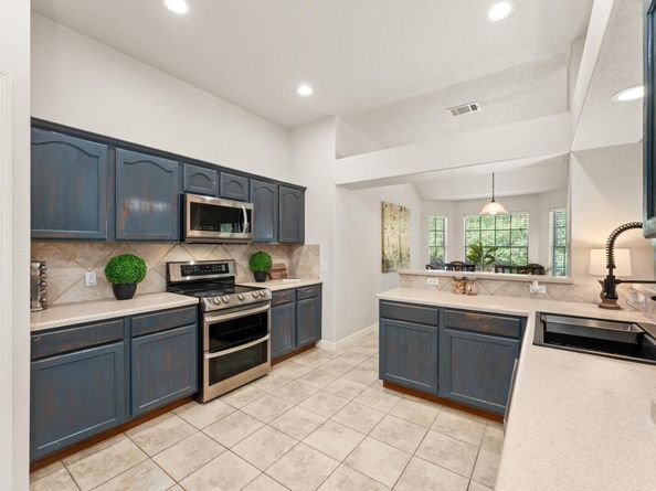 202 Dunkeld DR, Spicewood TX 78669