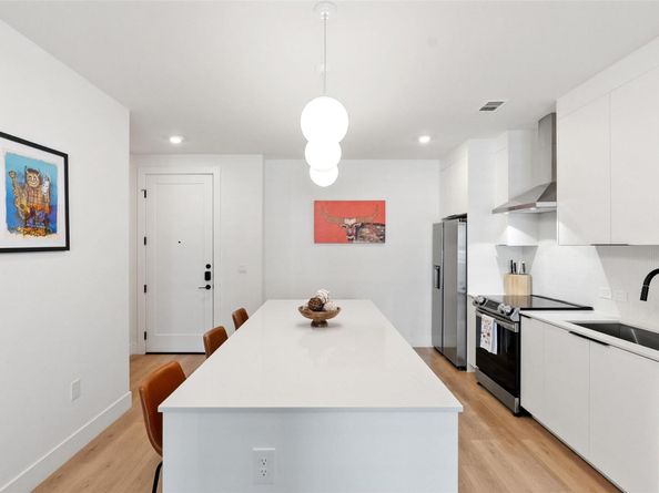 1701 Simond Ave 305, Austin TX 78723