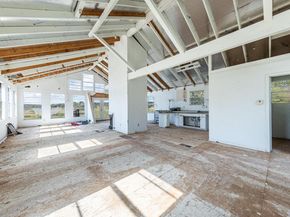24909 Lakeview DR, Spicewood TX 78669