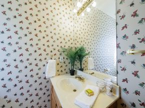 24909 Lakeview DR, Spicewood TX 78669