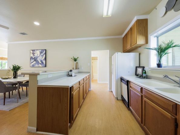 24909 Lakeview DR, Spicewood TX 78669