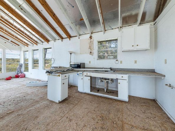 24909 Lakeview DR, Spicewood TX 78669
