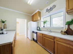 24909 Lakeview DR, Spicewood TX 78669
