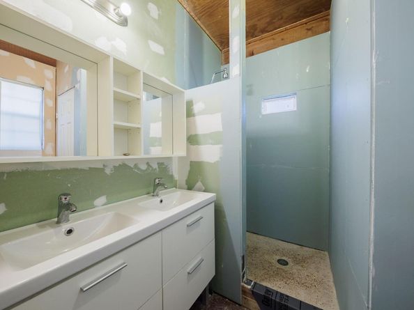 24909 Lakeview DR, Spicewood TX 78669