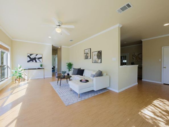 24909 Lakeview DR, Spicewood TX 78669