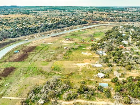 24909 Lakeview DR, Spicewood TX 78669