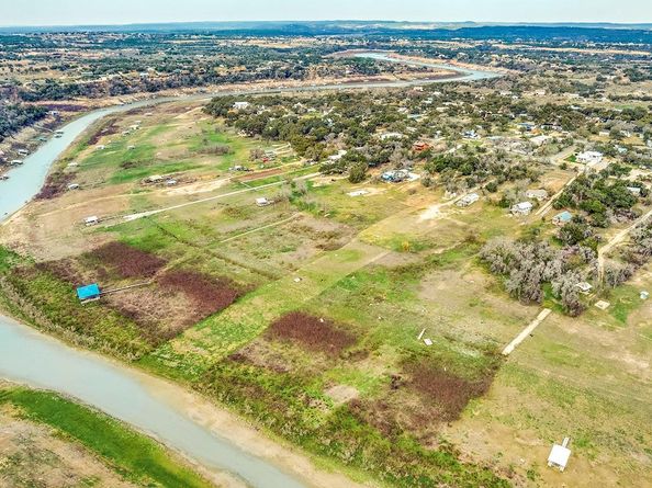 24909 Lakeview DR, Spicewood TX 78669
