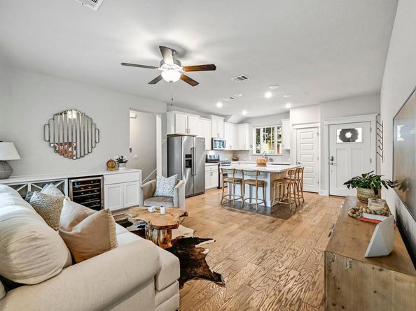 1708 Loyal Friend DR 46, Leander TX 78641