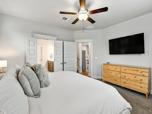 1708 Loyal Friend DR 46, Leander TX 78641