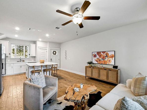 1708 Loyal Friend DR 46, Leander TX 78641