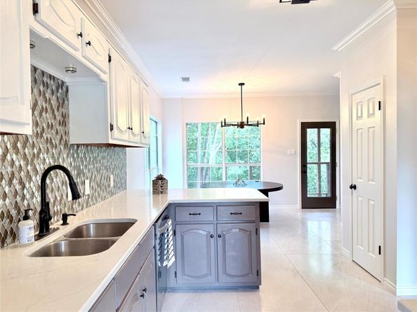 1903 Canyon Edge DR, Austin TX 78733